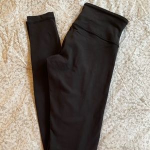 Black Lululemon Wunder Under Mid-Rise Leggings
